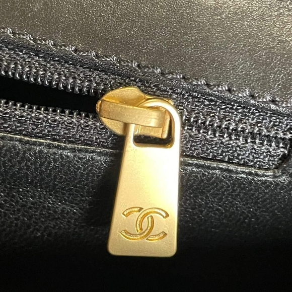Chanel Medium Single Flap Limited Edition - Picture 10 of 15
